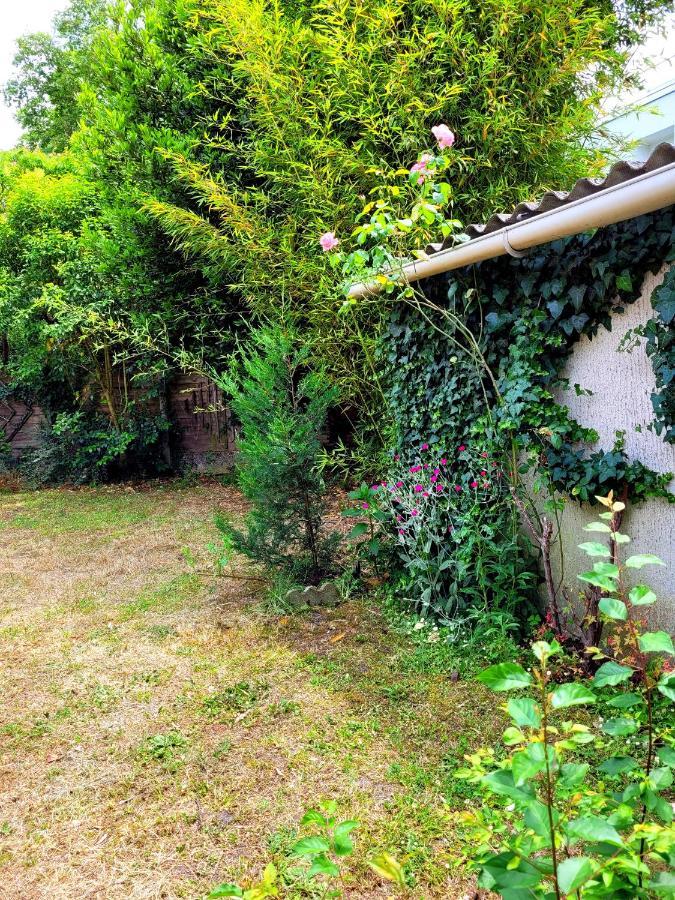 Villa Avec Piscine A Bordeaux Exterior photo